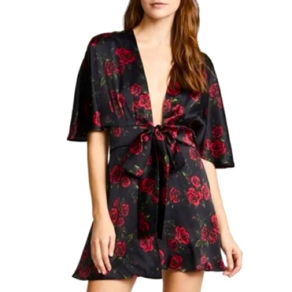 Satin Floral Tie-Front Sleep Robe - Black & Red SKU: 202100-36